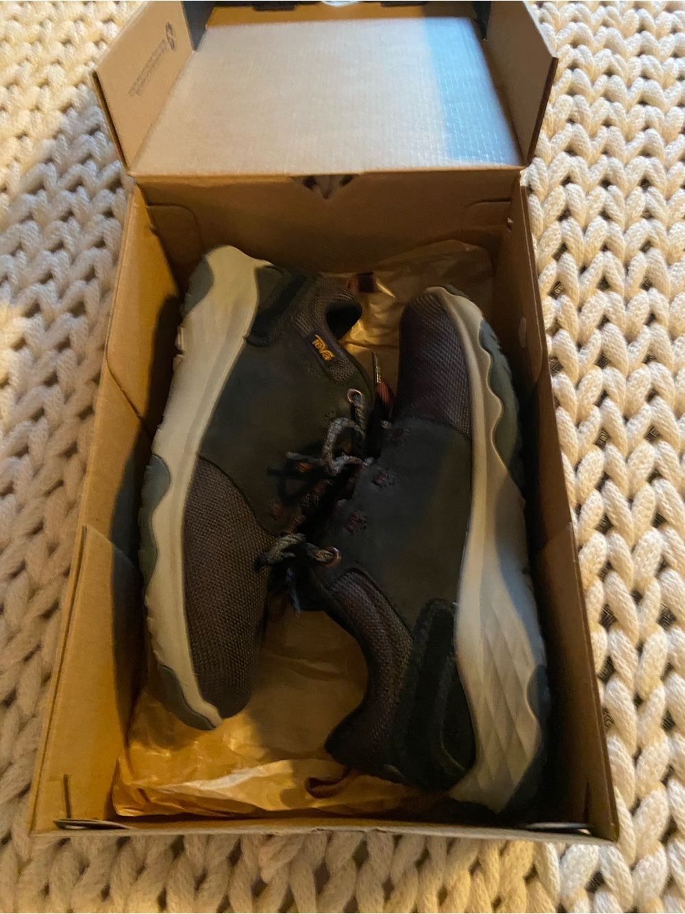 Women’s Arrowood Venture Waterproof Hiking Shoes Size 6 Black